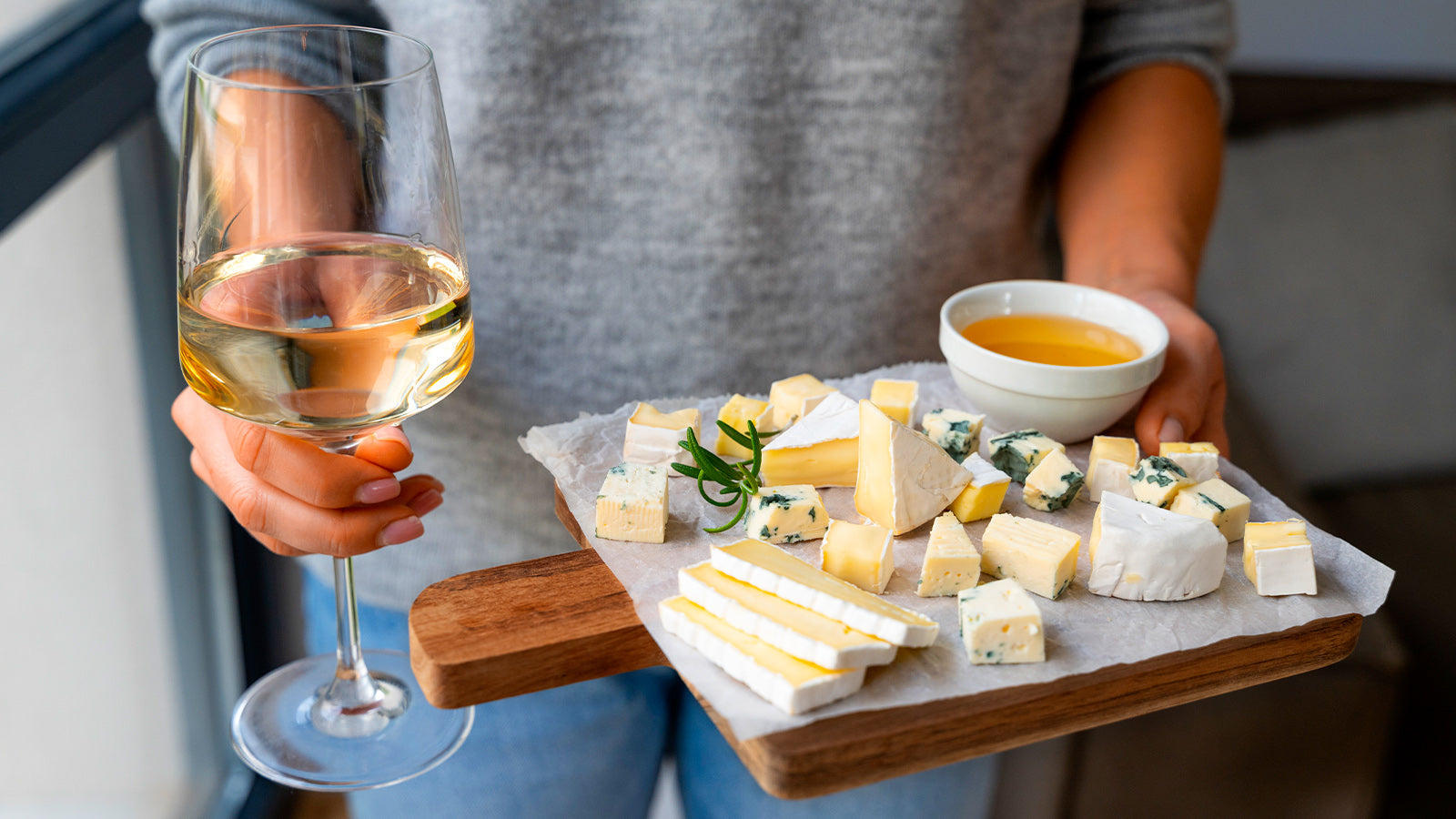 Exploring the Delights World of Cheese: Pairings and Tasting Adventures